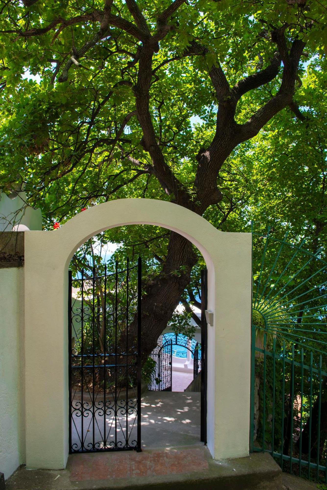 Villa Santa Chiara Positano Suites Exterior photo